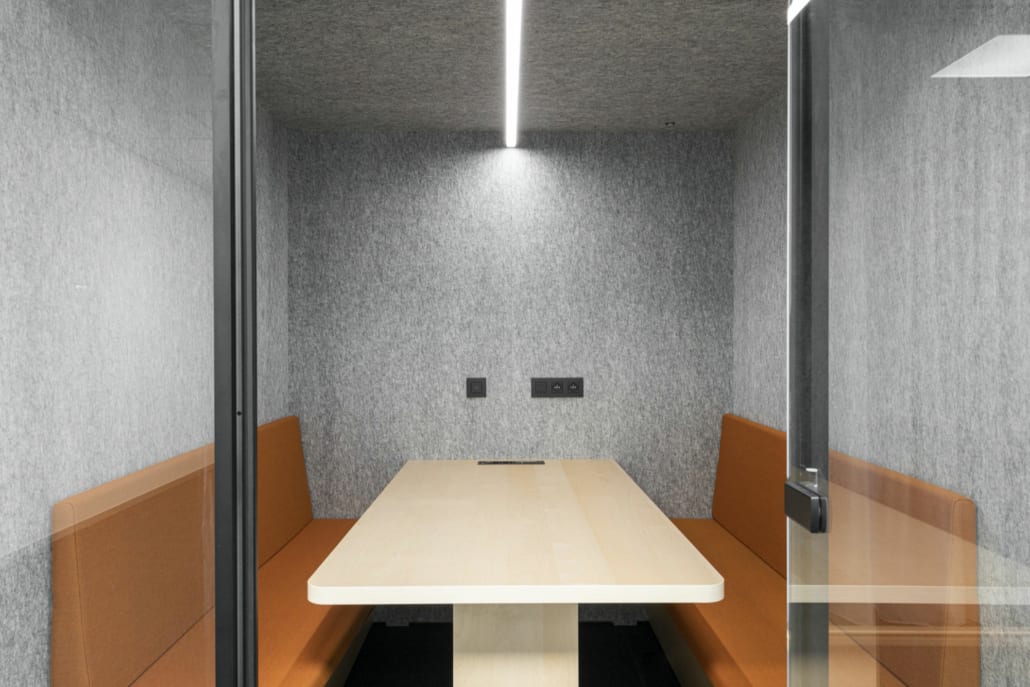 Open silent pod for an optimal acoustically optimized working environment