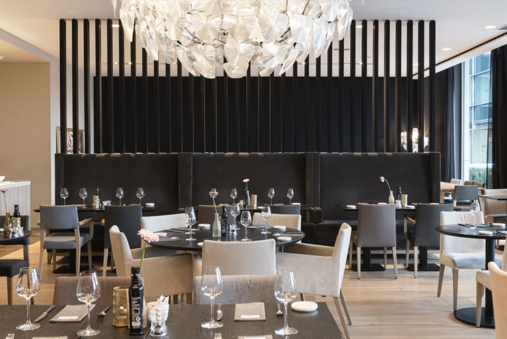 Acoustic claustra wall as a divider to guarantee privacy in the restaurant