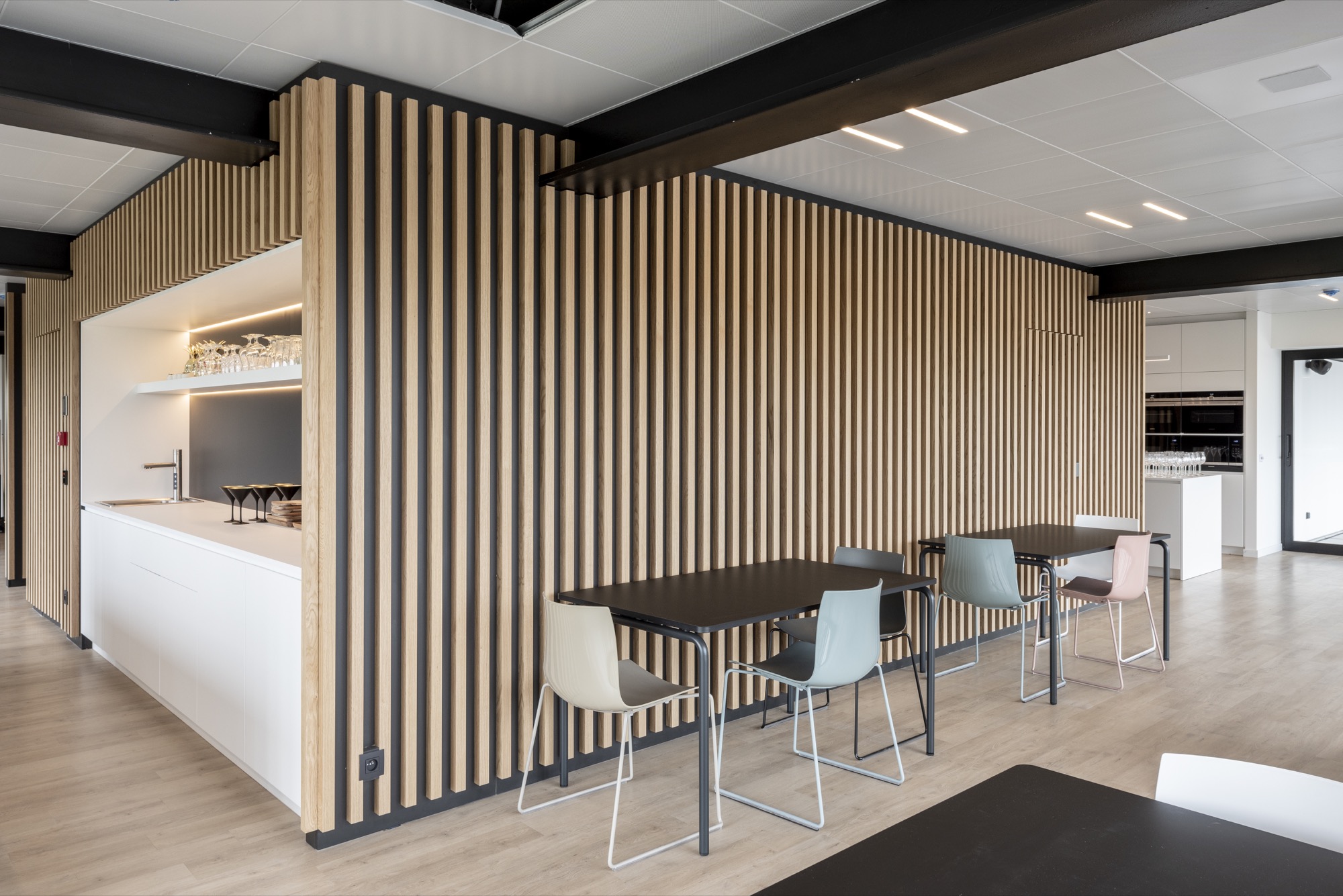 Acoustic wall in the refectory of the x-wift office