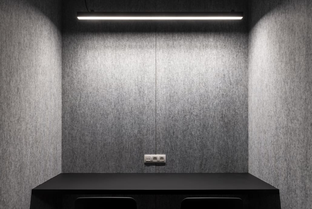 Detail acoustic silver wall with lighting and electricity supply